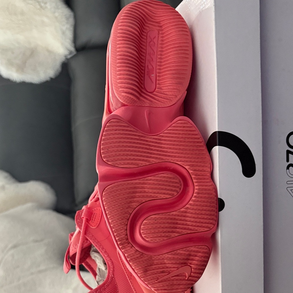 Nike Women's Coral Sneakers Max 270 - Picture 5 of 11